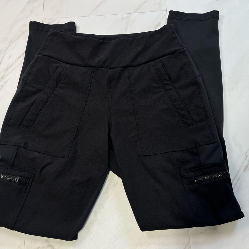 Athleta headlands hybrid black cargo  hiking activewear pant size 2